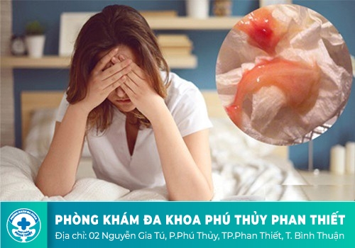 dịch âm đạo ra kèm theo máu